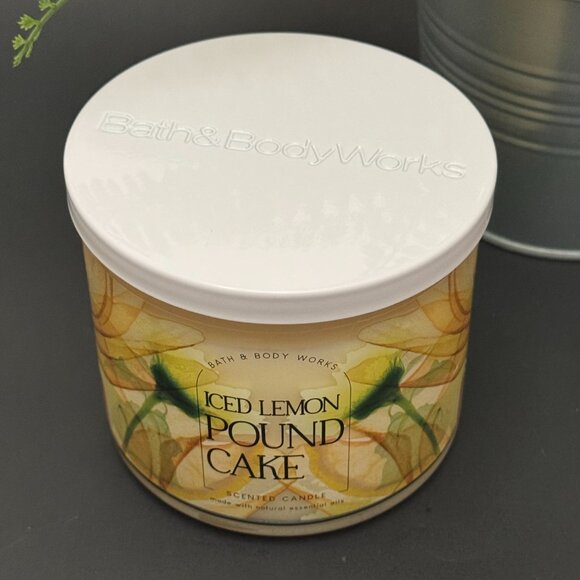 BBW Iced Lemon Pound Cake Bath & Body Works 3 Wick Candle - Picture 4 of 10